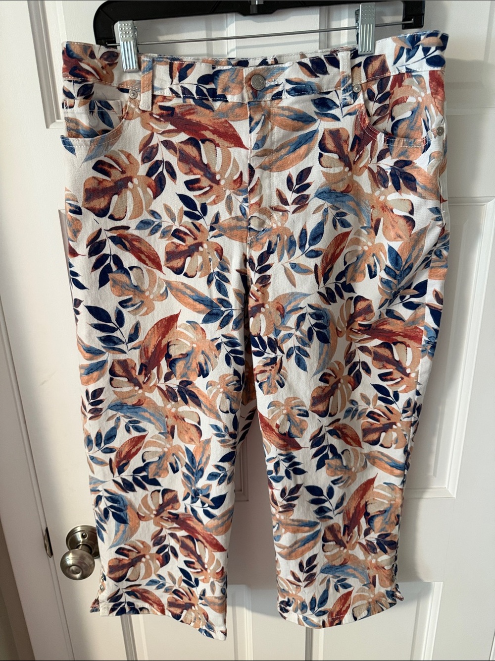 Gloria Vanderbilt Amanda Capri Pants Leaf Print Denim Crop White Multi Size 14